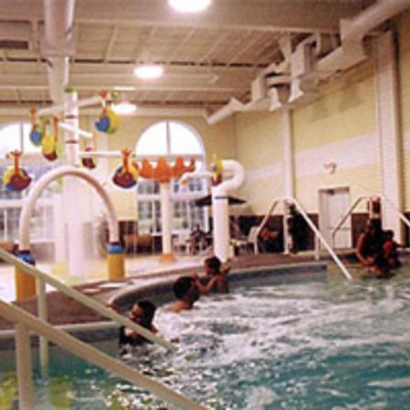 Grand Mackinaw Beachfront And Waterpark Mackinaw City Esterno foto